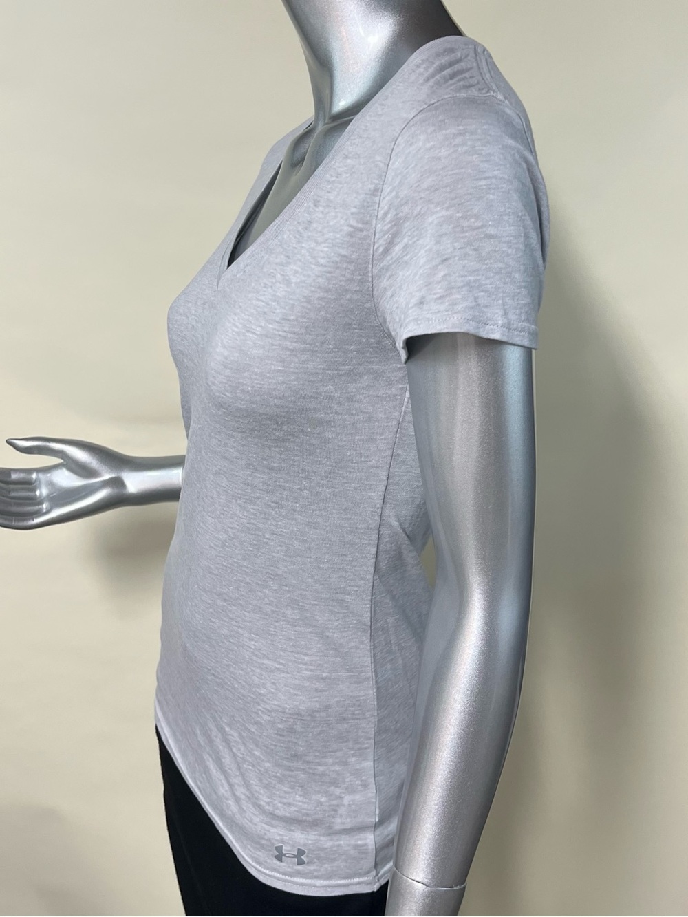 Under Armour Women’s Small Light Grey Thin V Neck T Shirt Heat Gear - Picture 7 of 16